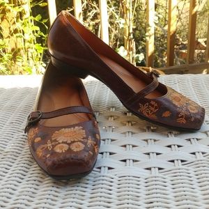 👠Nurture brown embroidered leather flats